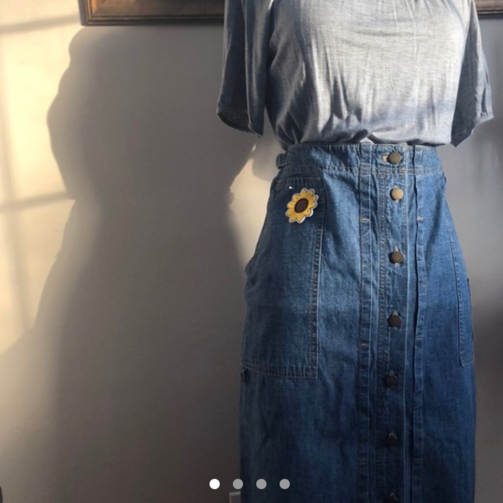 Size 10 button down denim skirt